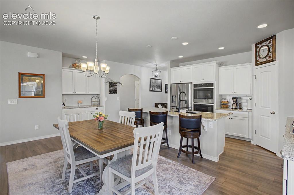 Image 10 of 21: Dining Area