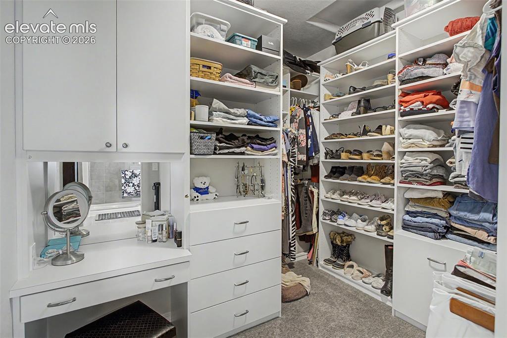 Image 14 of 21: Closet