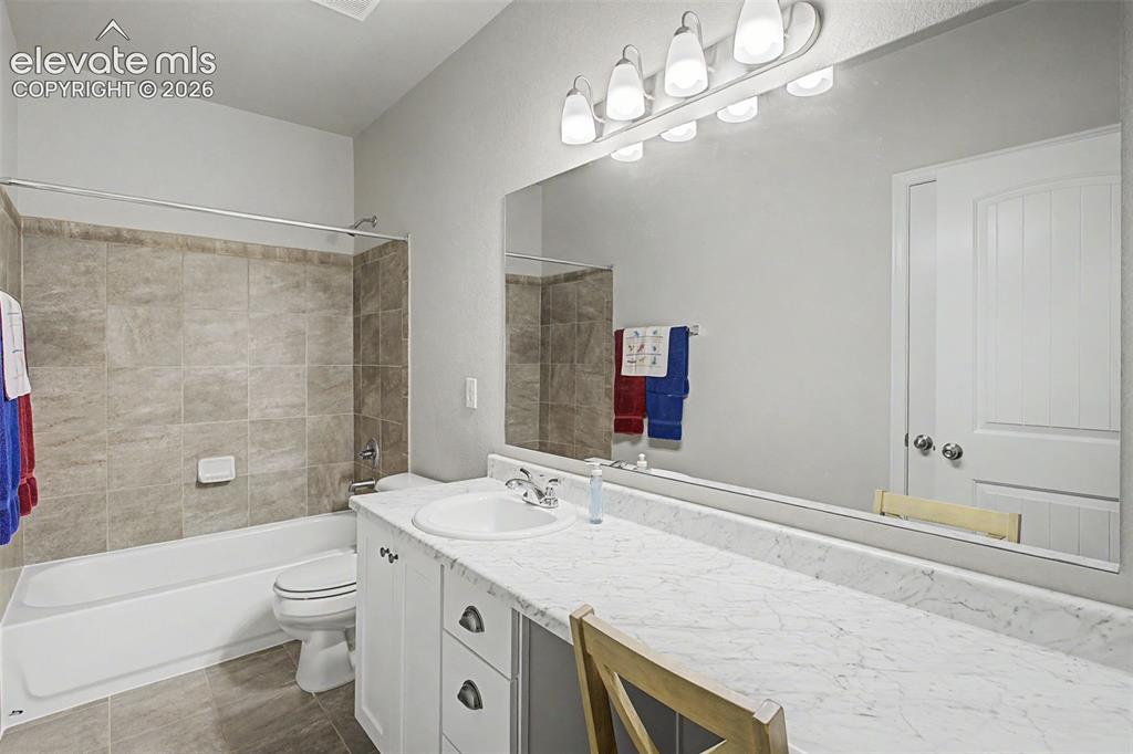 Image 16 of 21: Bathroom