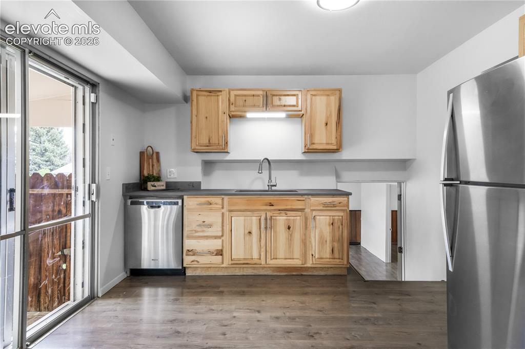 Image 10 of 33: Kitchen