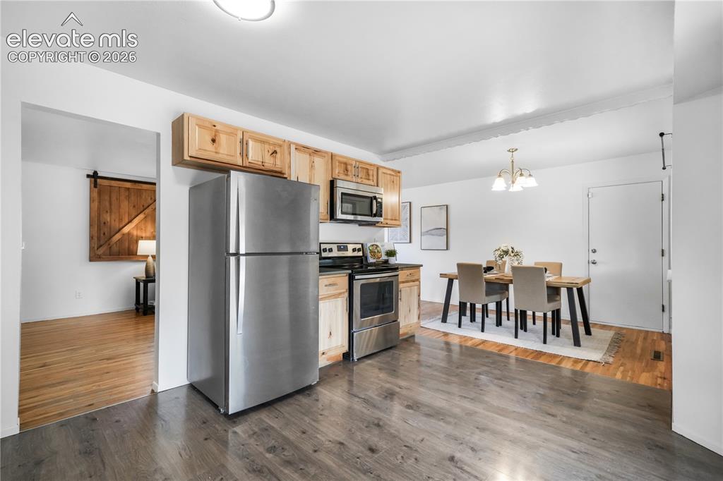 Image 11 of 33: Kitchen