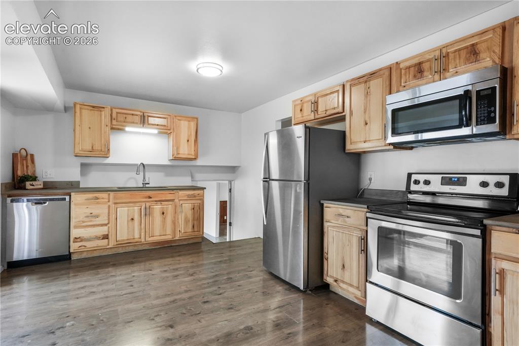 Image 12 of 33: Kitchen