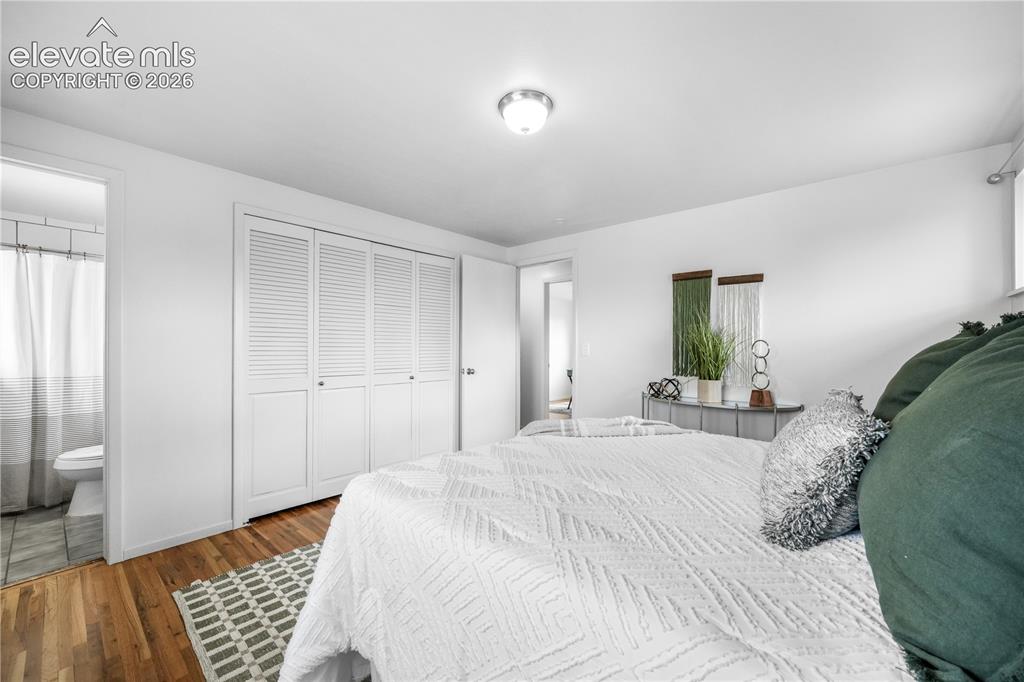 Image 16 of 33: Bedroom