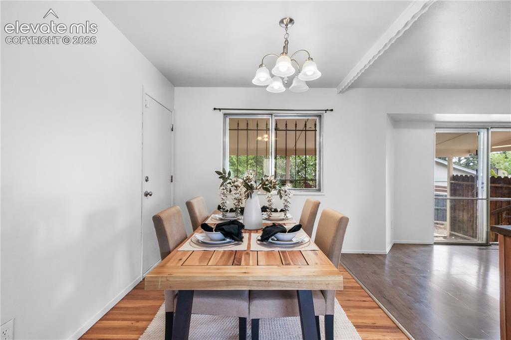 Image 7 of 33: Dining Area