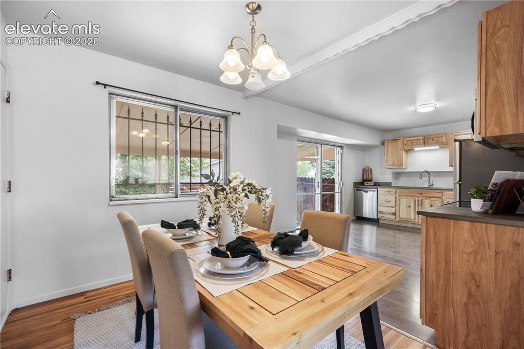 Image 8 of 33: Dining Area
