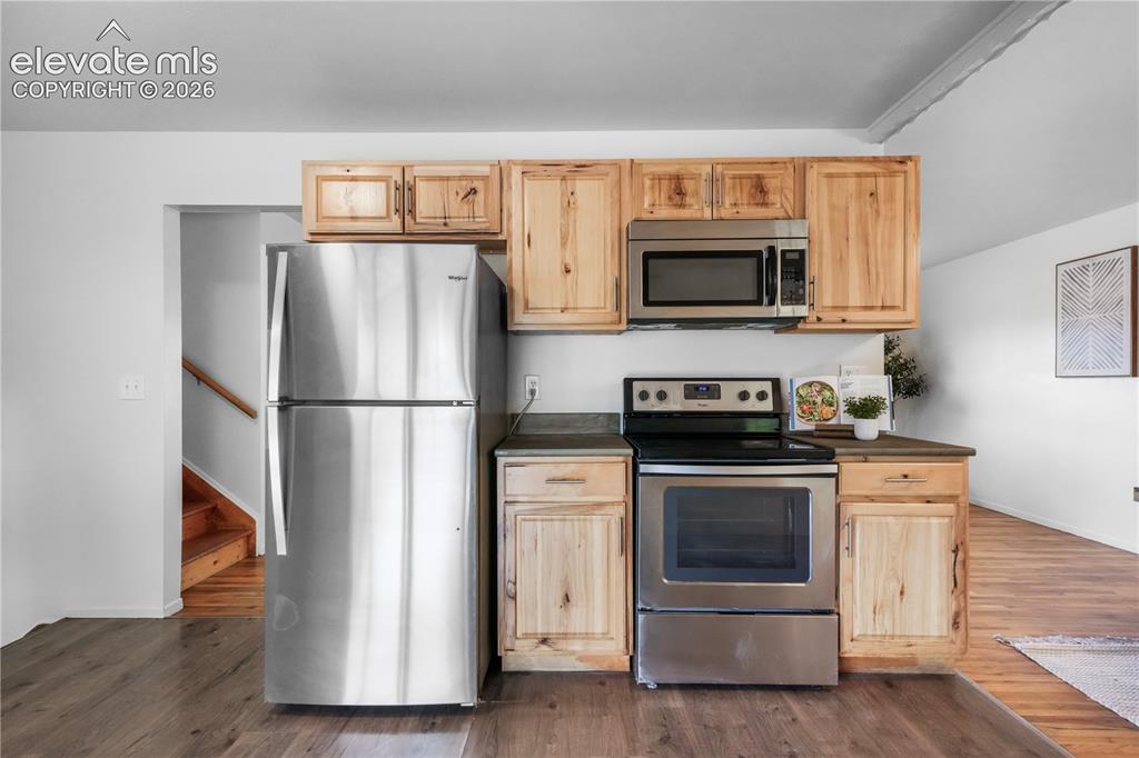 Image 9 of 33: Kitchen