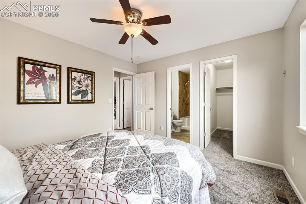 Image 14 of 26: Bedroom