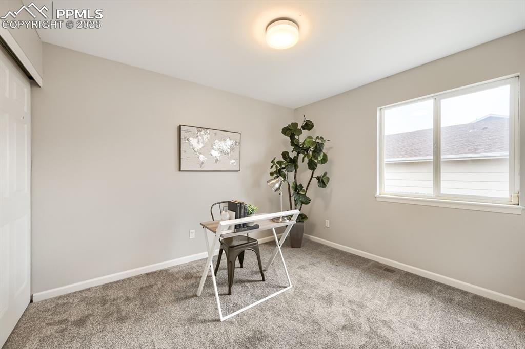 Image 17 of 26: Office