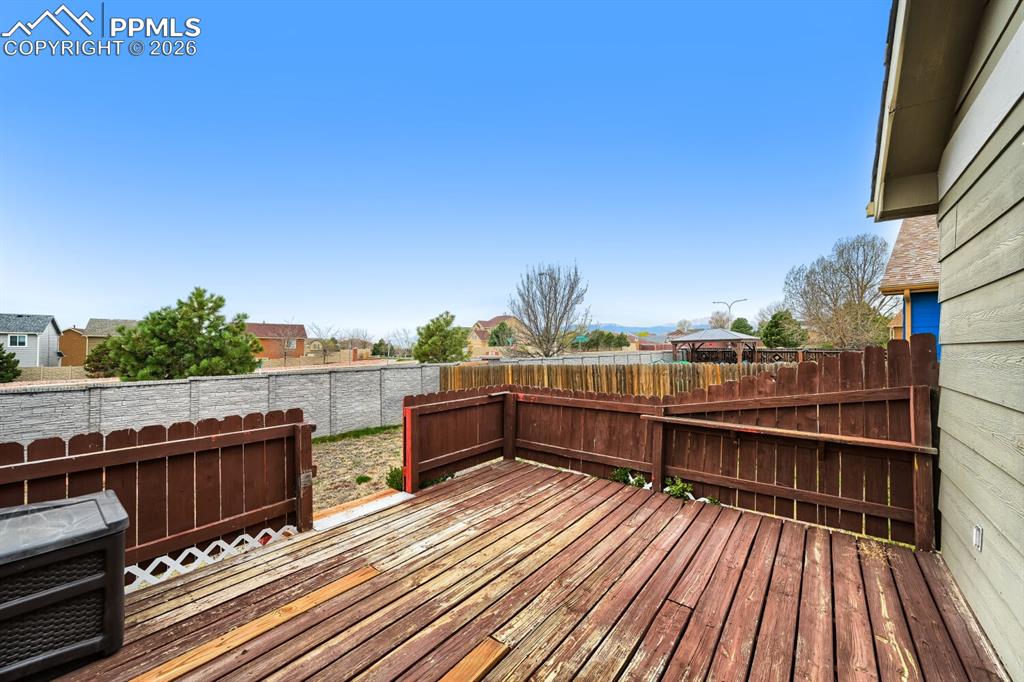 Image 26 of 26: Deck