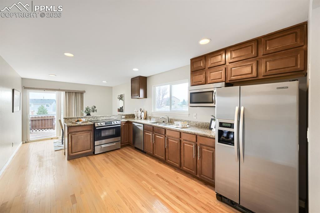 Image 7 of 26: Kitchen