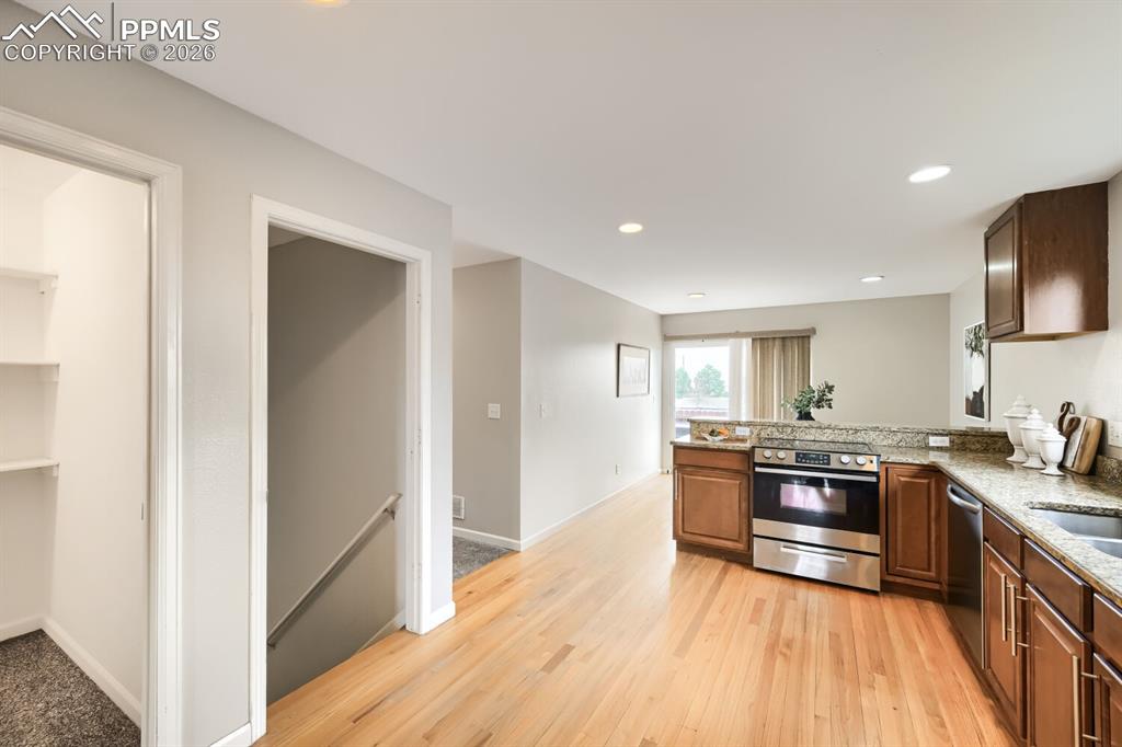 Image 8 of 26: Kitchen