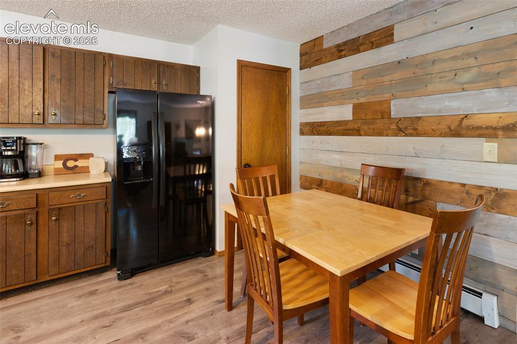 Image 16 of 43: Dining Area