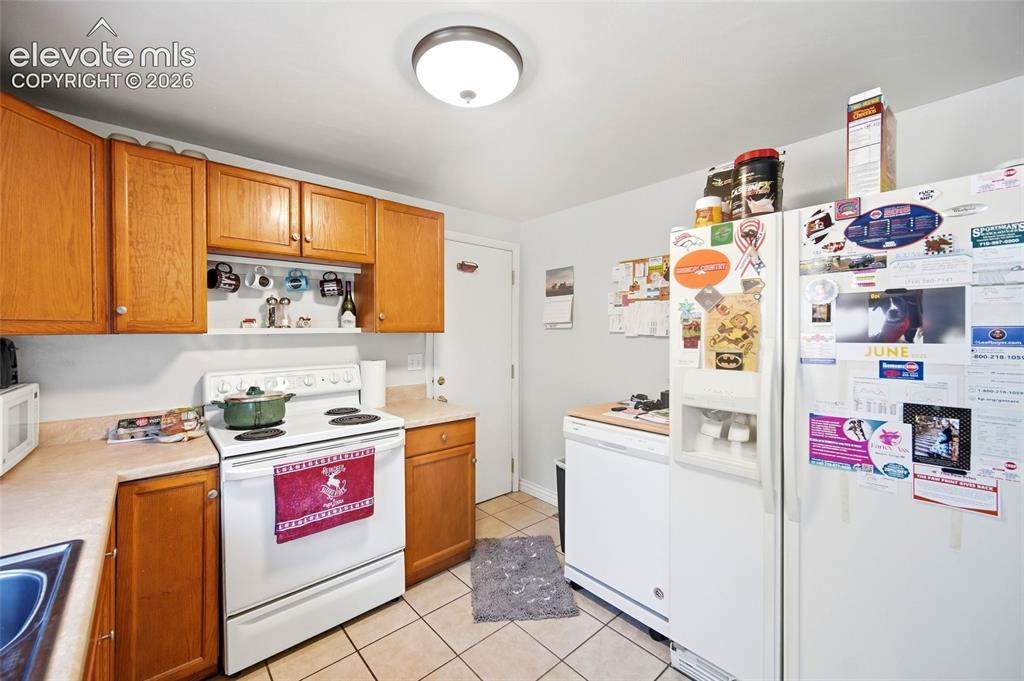 Image 14 of 39: Main level kitchen