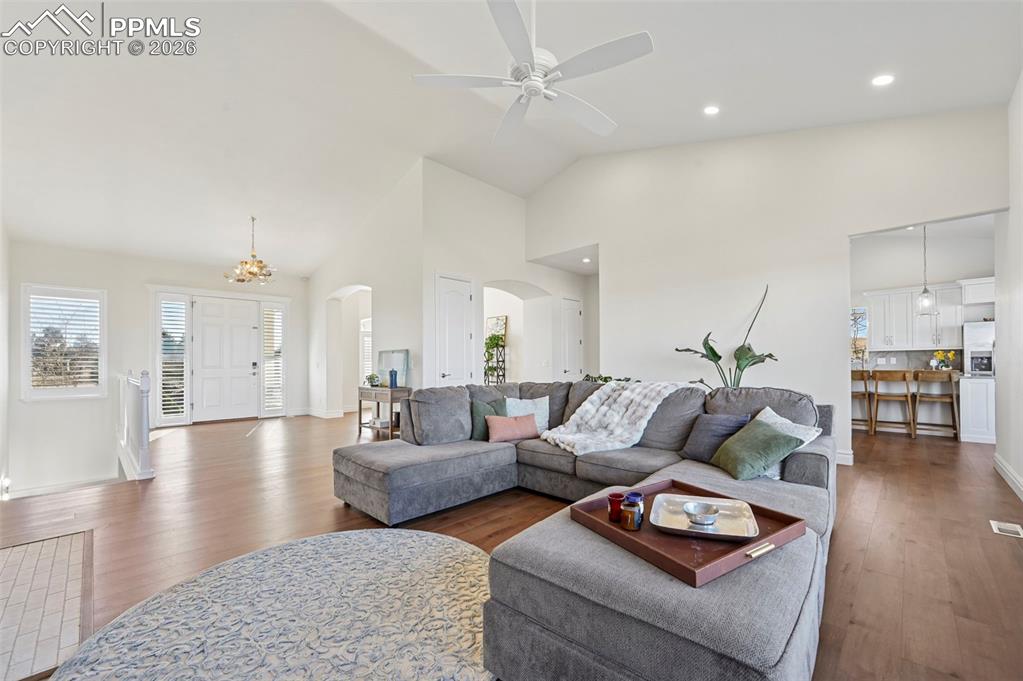 Image 19 of 50: Large Great room