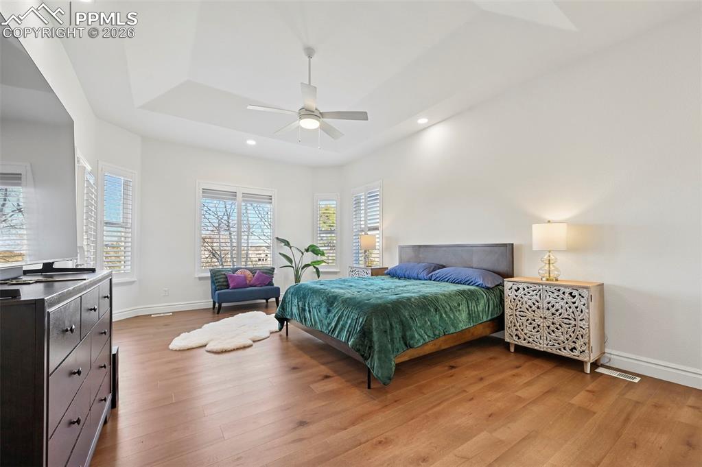 Image 22 of 50: Primary bedroom