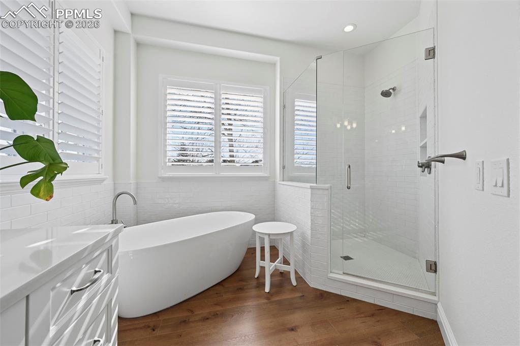 Image 26 of 50: Bathroom