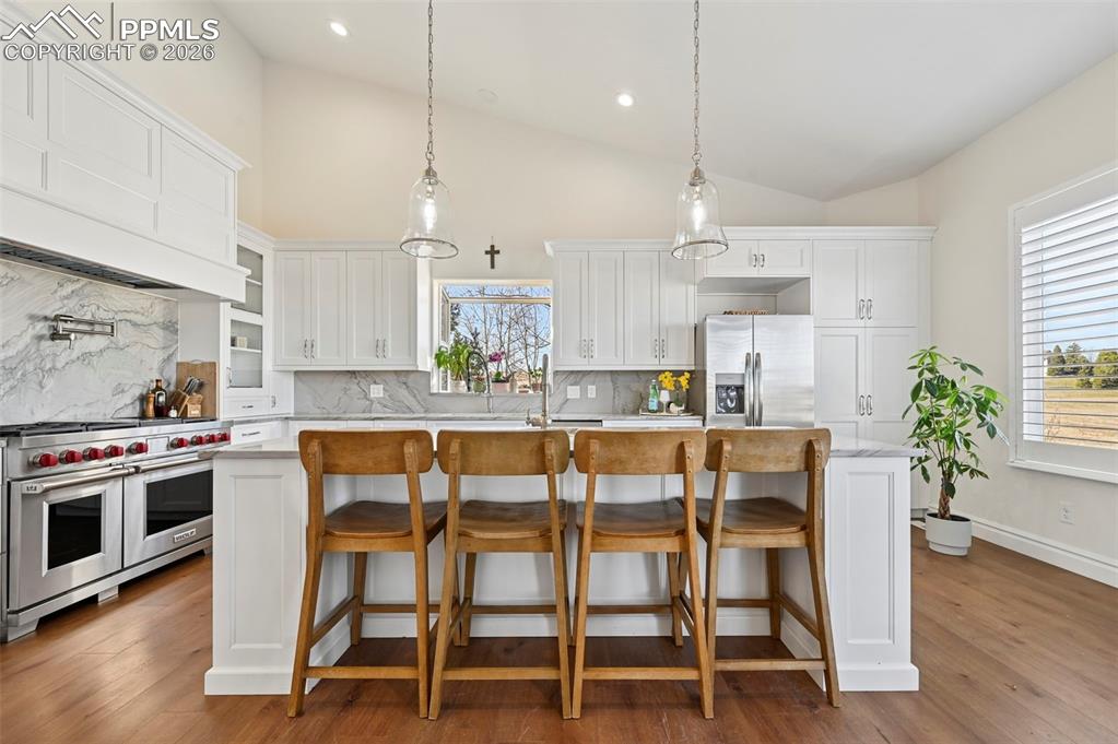 Image 8 of 50: Large kitchen island