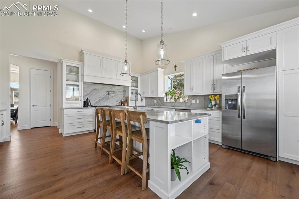 Image 9 of 50: Kitchen