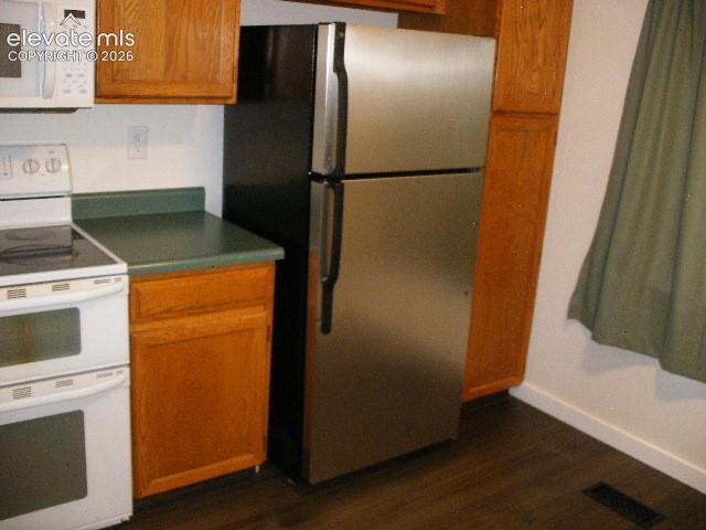 Image 20 of 46: Kitchen