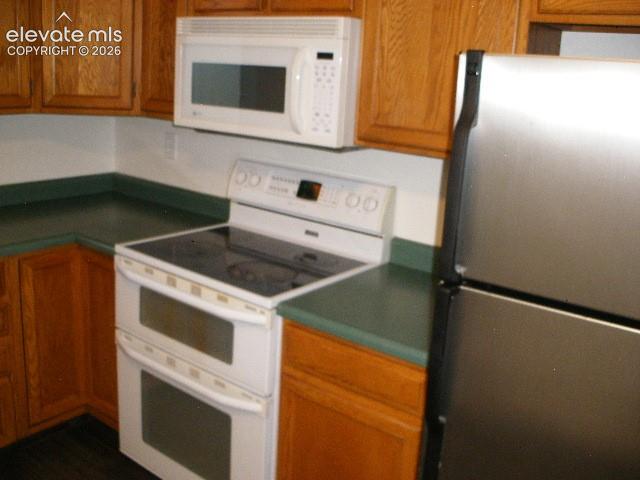 Image 21 of 46: Kitchen