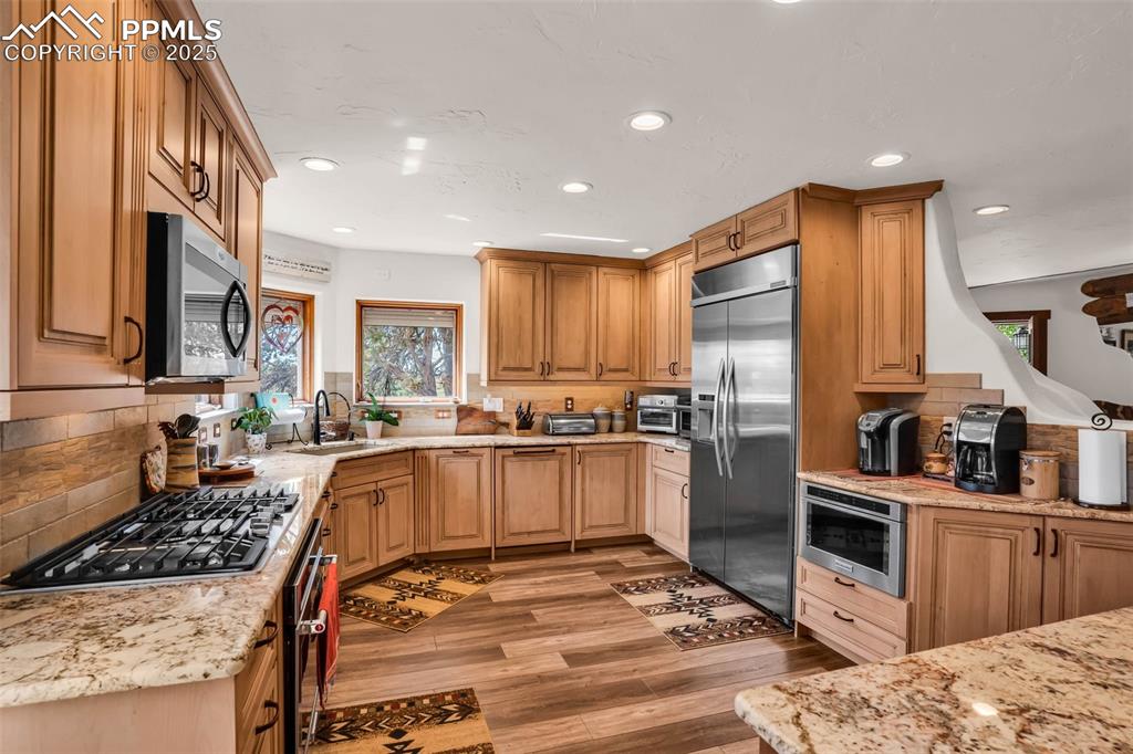 Image 10 of 49: Kitchen