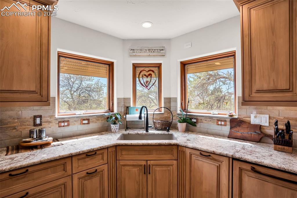 Image 11 of 49: Kitchen