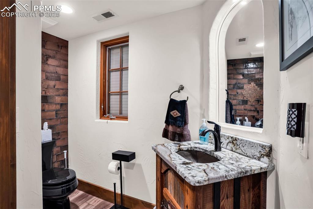 Image 12 of 49: Bathroom