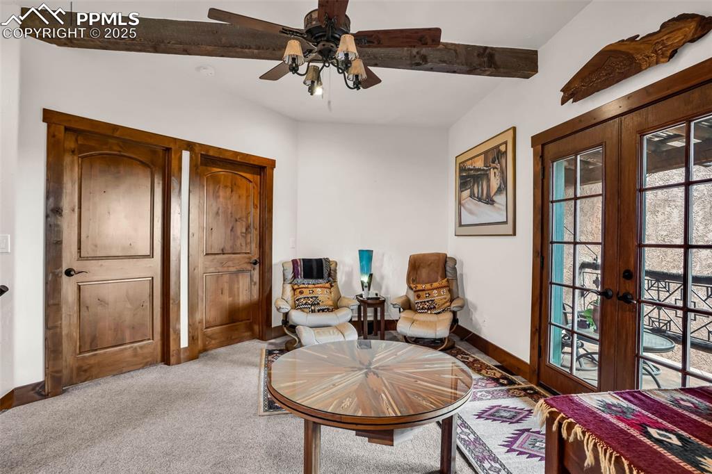 Image 18 of 49: Sitting Room