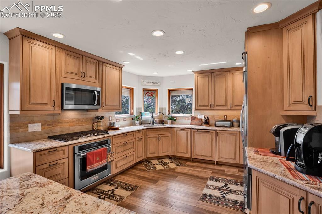 Image 9 of 49: Kitchen