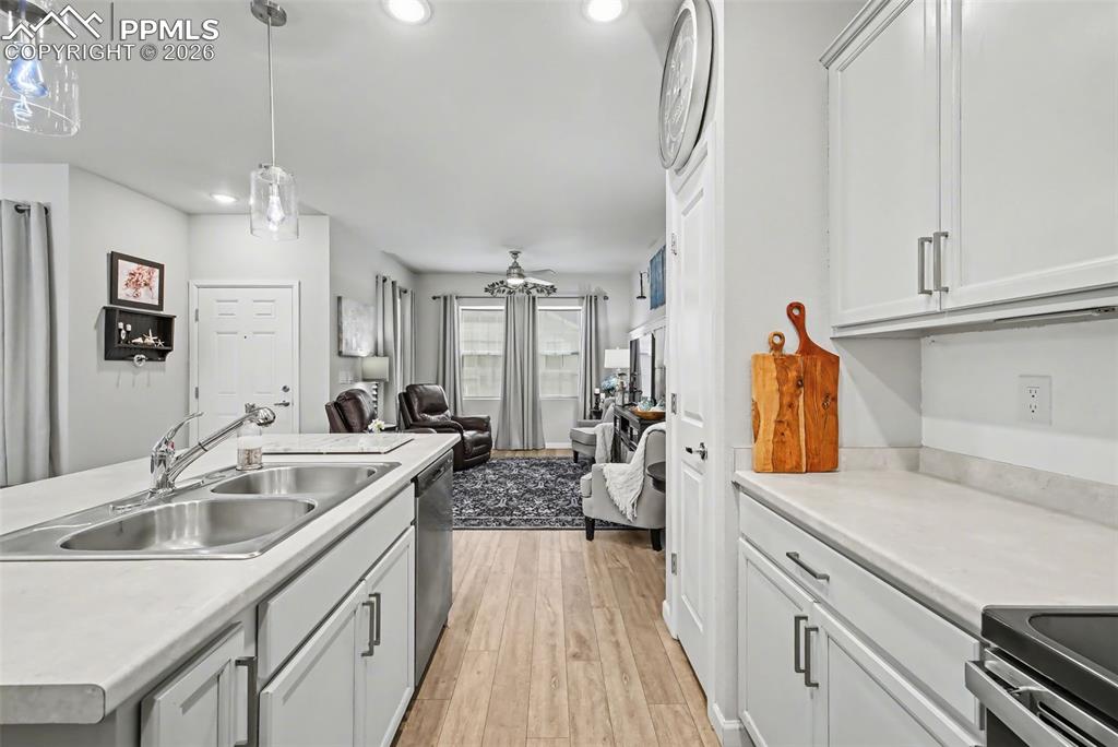 Image 11 of 29: Kitchen