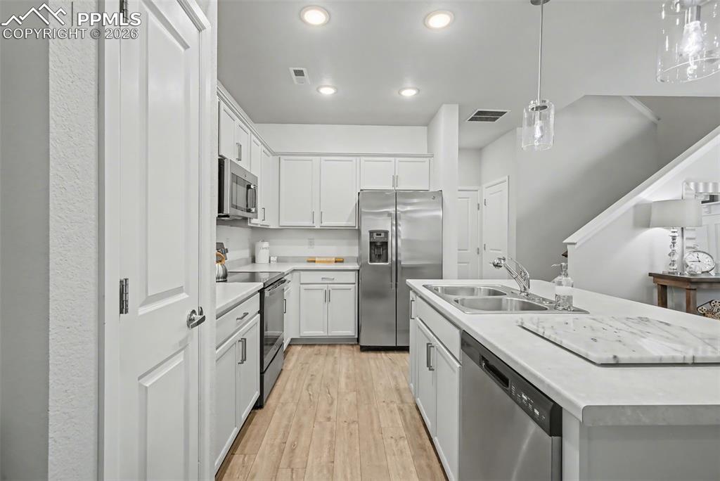 Image 14 of 29: Kitchen