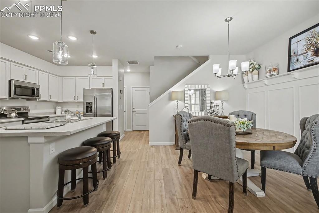 Image 16 of 29: Dining Area