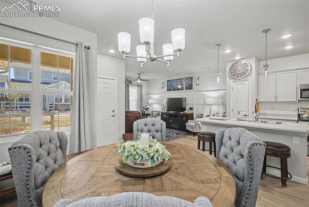 Image 18 of 29: Dining Area