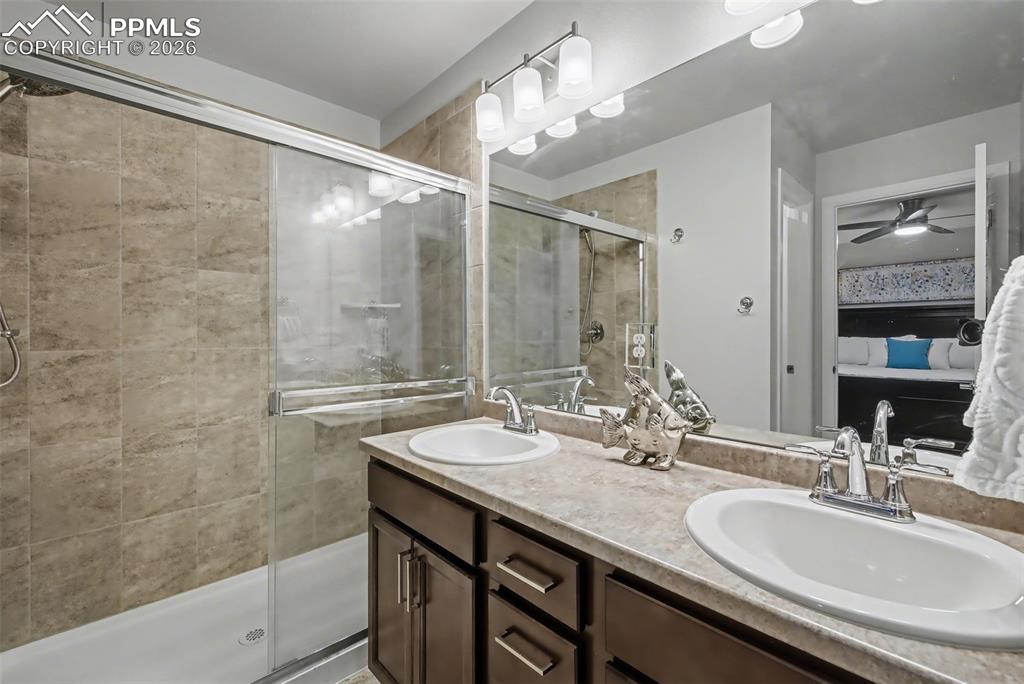 Image 21 of 29: Bedroom