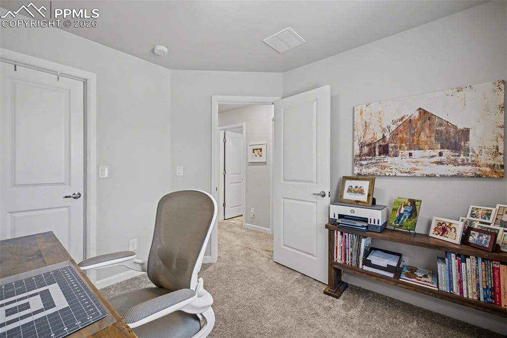 Image 25 of 29: Office