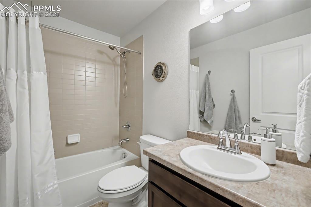 Image 26 of 29: Office