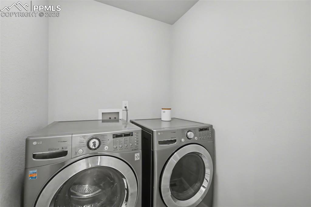 Image 27 of 29: Bathroom