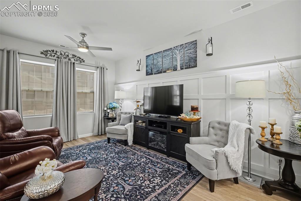 Image 4 of 29: Entry