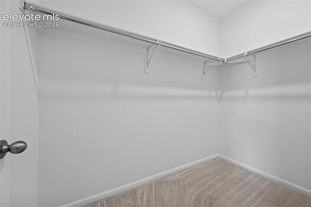 Image 19 of 29: Closet