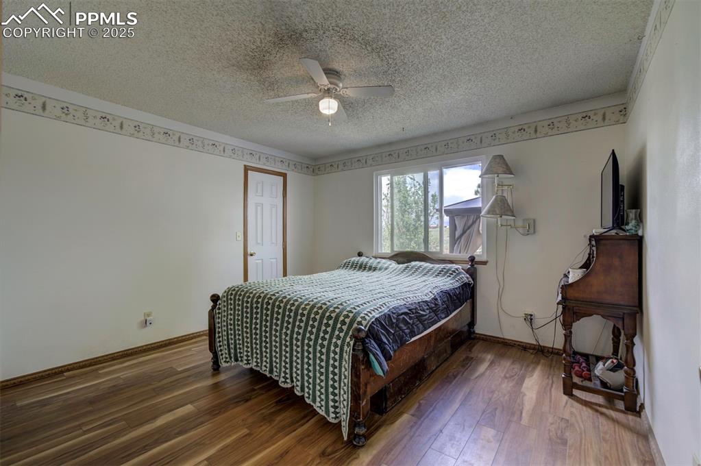 Image 13 of 30: Bedroom