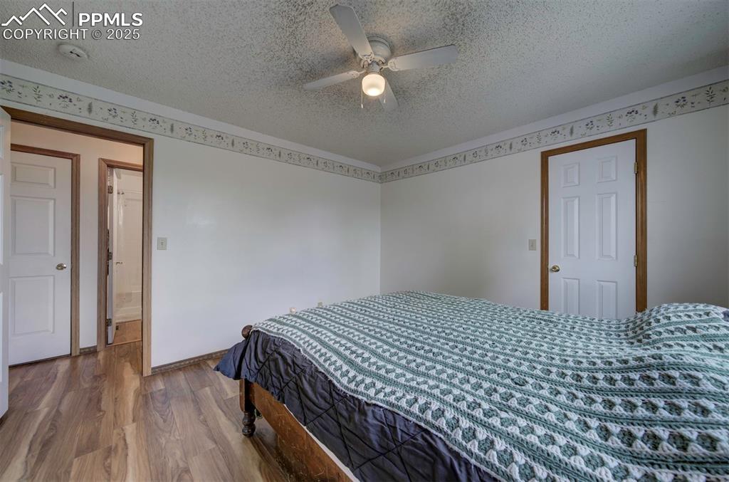 Image 17 of 30: Bedroom