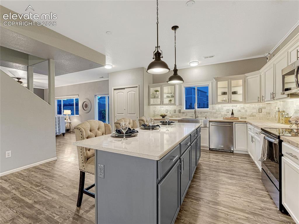Image 8 of 45: Kitchen