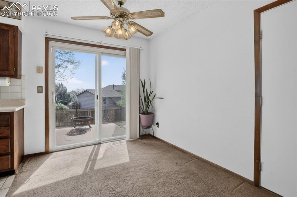 Image 4 of 17: Dining area