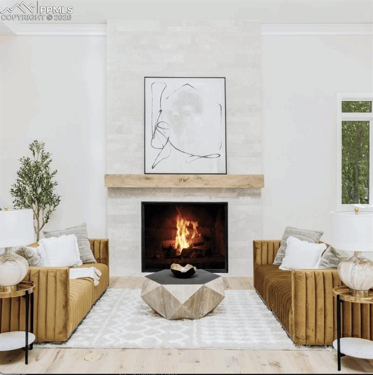 Image 7 of 11: Sitting Room