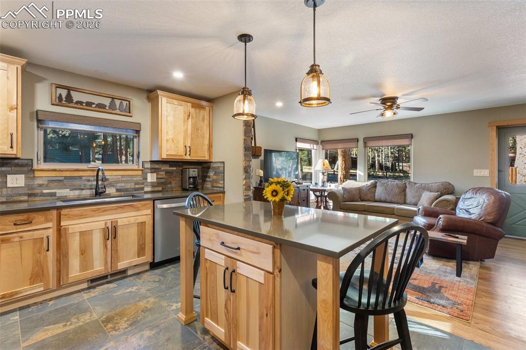 Image 11 of 50: Kitchen