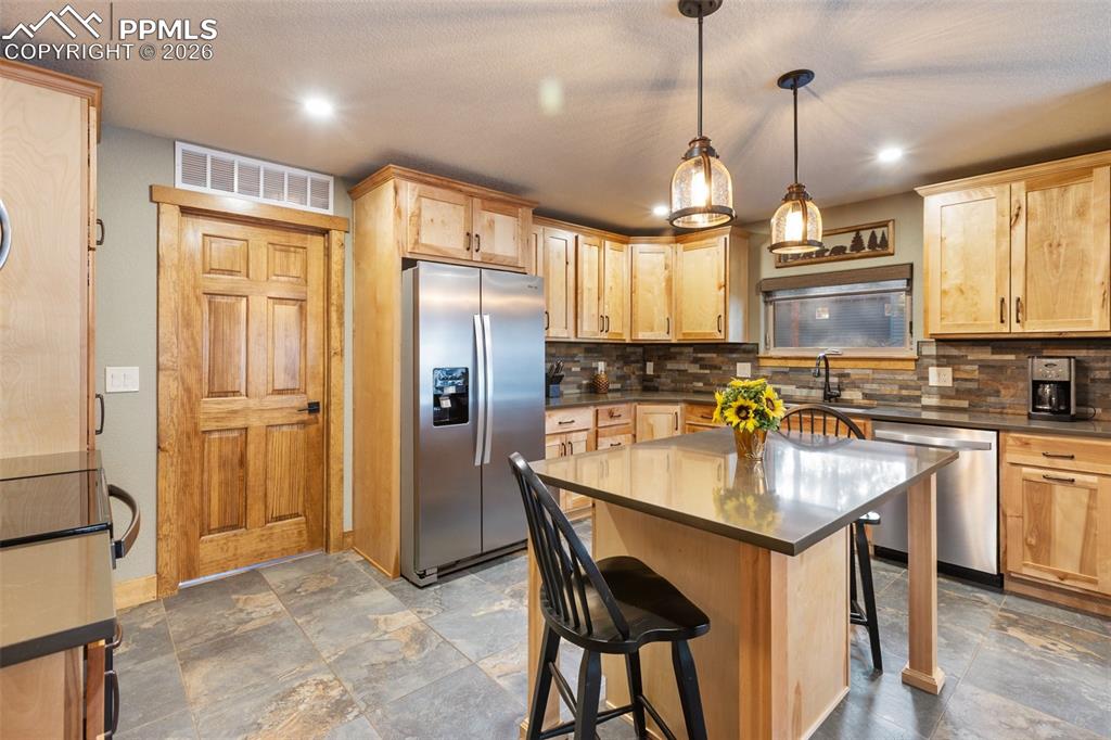 Image 12 of 50: Kitchen