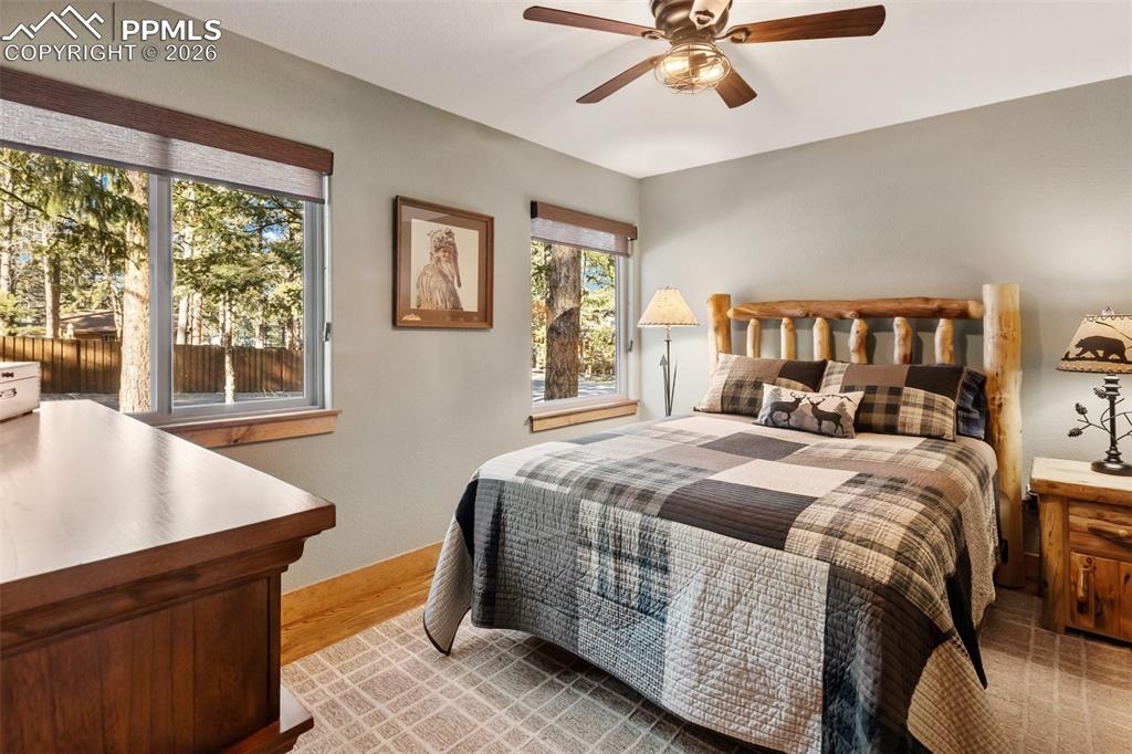 Image 14 of 50: Bedroom