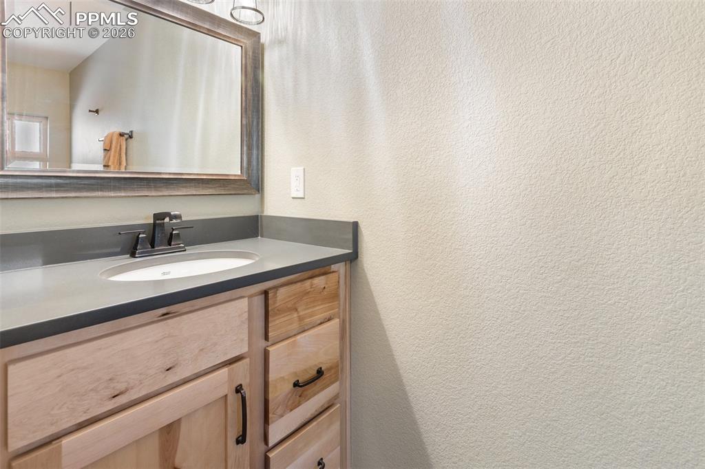 Image 18 of 50: Bathroom