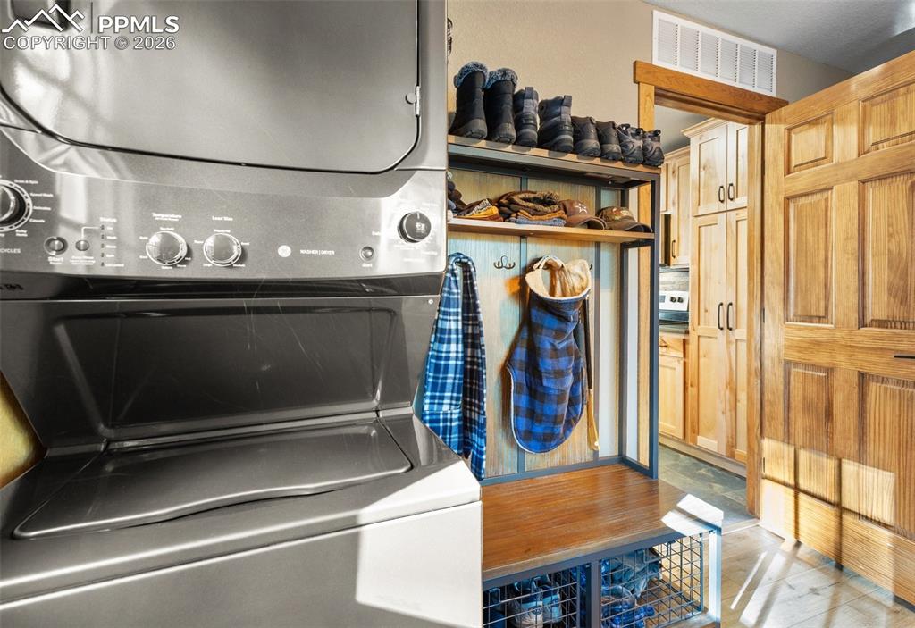 Image 26 of 50: Laundry