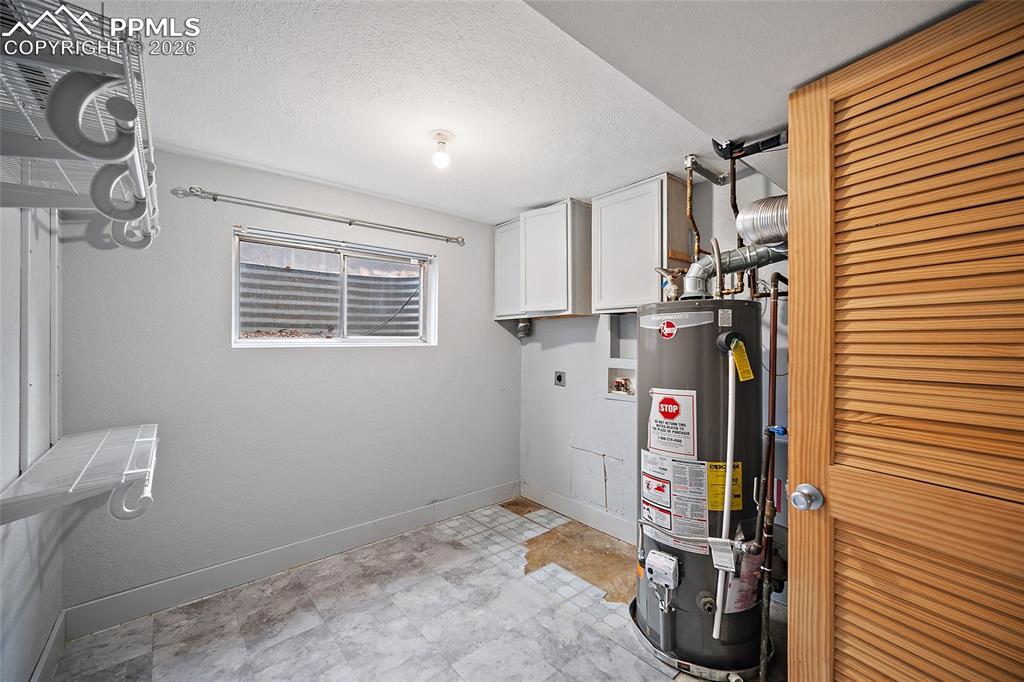 Image 31 of 38: Utilities and laundry room